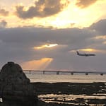 瀬長島２０２１年４月５日　夕焼けと飛行機